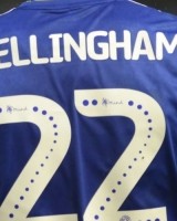 必发指数足彩网-不忘初心！贝林厄姆社媒晒出自己青训母队伯明翰22号球衣