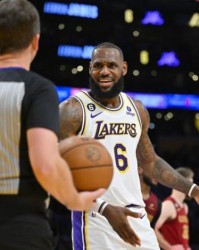 必发官网-詹姆斯场均罚球破新低 湖人进攻杀伤能力持续退步